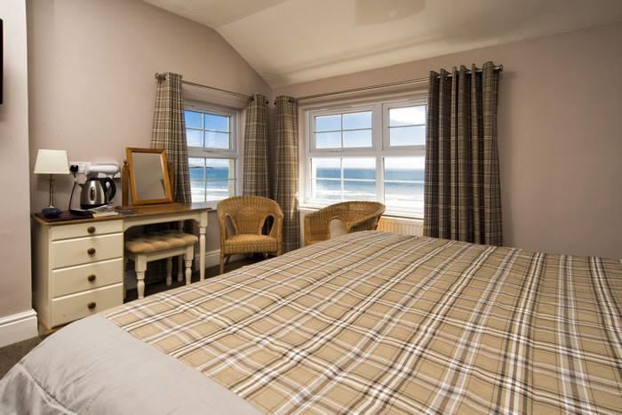 Hotel The Ship 3*